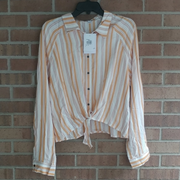 Love Fire | NWT Tie Front Long Sleeve Button … - Picture 3 of 4